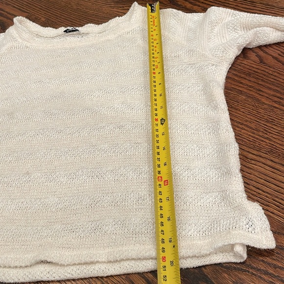 Splendid sz L cropped ivory knit sweater - poly/cotton blend - EUC - Picture 8 of 9